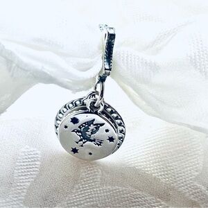 🦅 NWOT Ravenclaw Charm – Harry Potter ✨